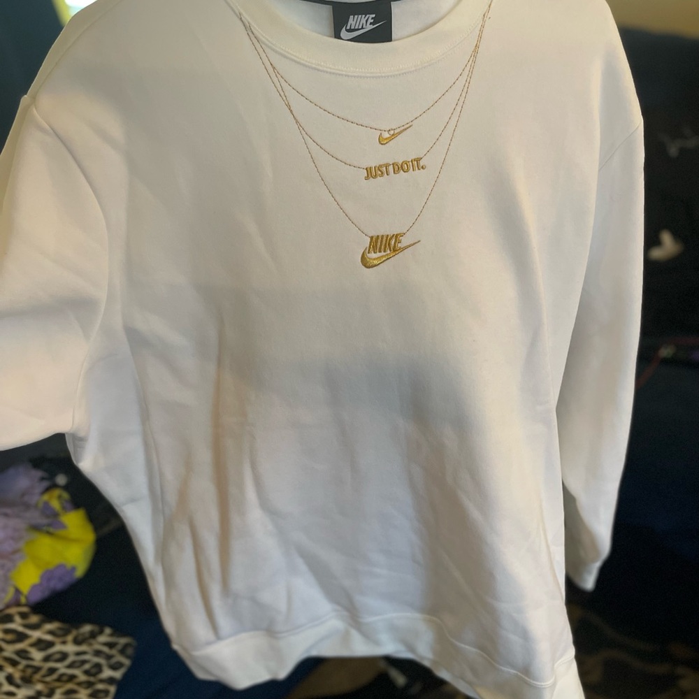 Nike white crew neck sweatshirt ( new w/o tags)
